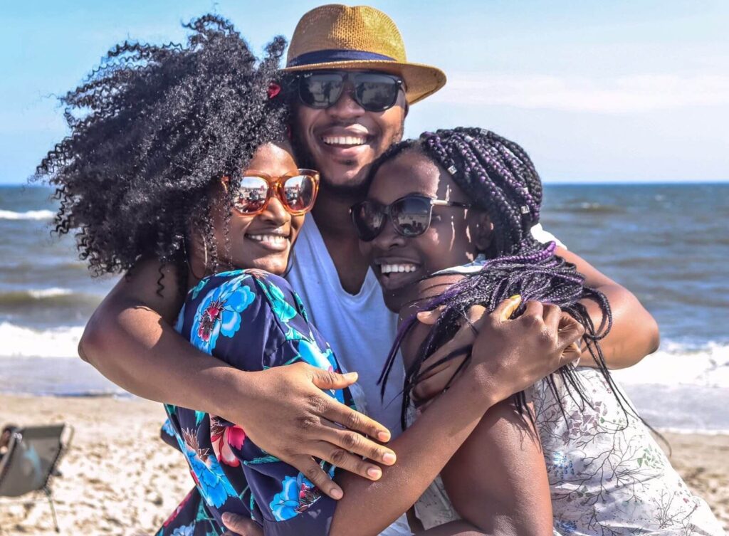 Family beach picture outfits