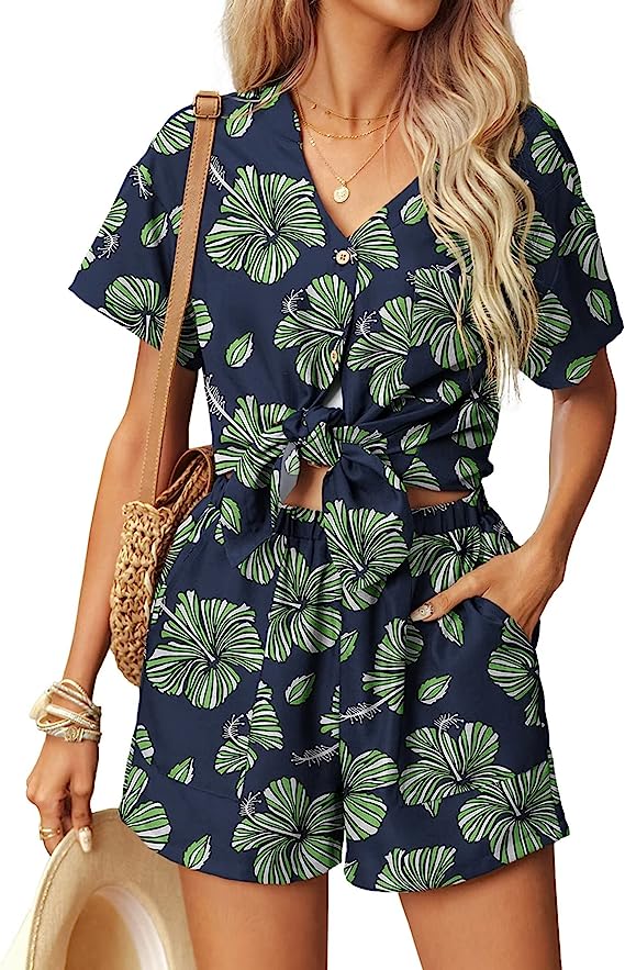 Hawaiian vacation outfits